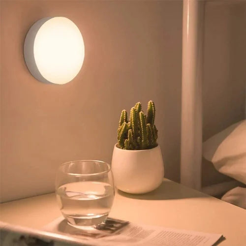 Lampa LED cu senzor de miscare